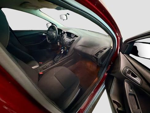 Used 2016 Ford Focus SE image 25