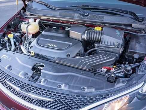 Used 2017 Chrysler Pacifica Touring-L Plus image 37