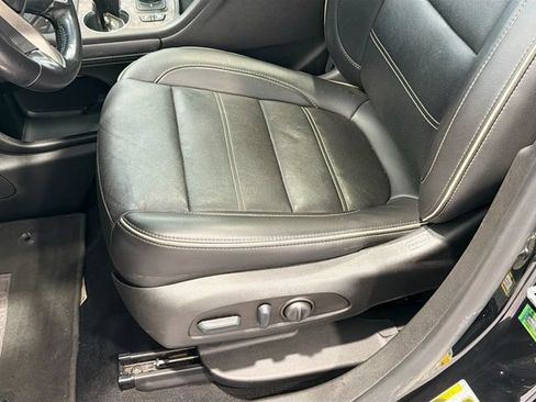 Used 2022 GMC Acadia Denali w/ Denali Ultimate Package FWD image 18