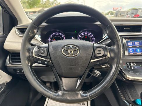 Used 2014 Toyota Avalon Limited w/ Technology Package FWD image 19