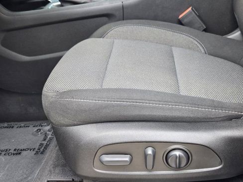 Used 2022 Chevrolet Traverse LT FWD image 26