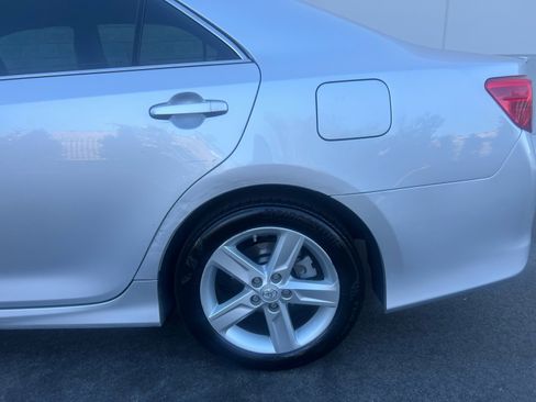 Used 2014 Toyota Camry SE FWD image 14