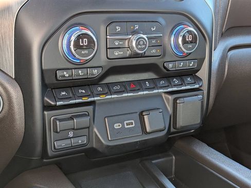 Used 2021 GMC Sierra 1500 Denali w/ Denali Ultimate Package AWD/4WD image 17