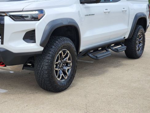 Used 2024 Chevrolet Colorado ZR2 w/ Technology Package AWD/4WD image 12