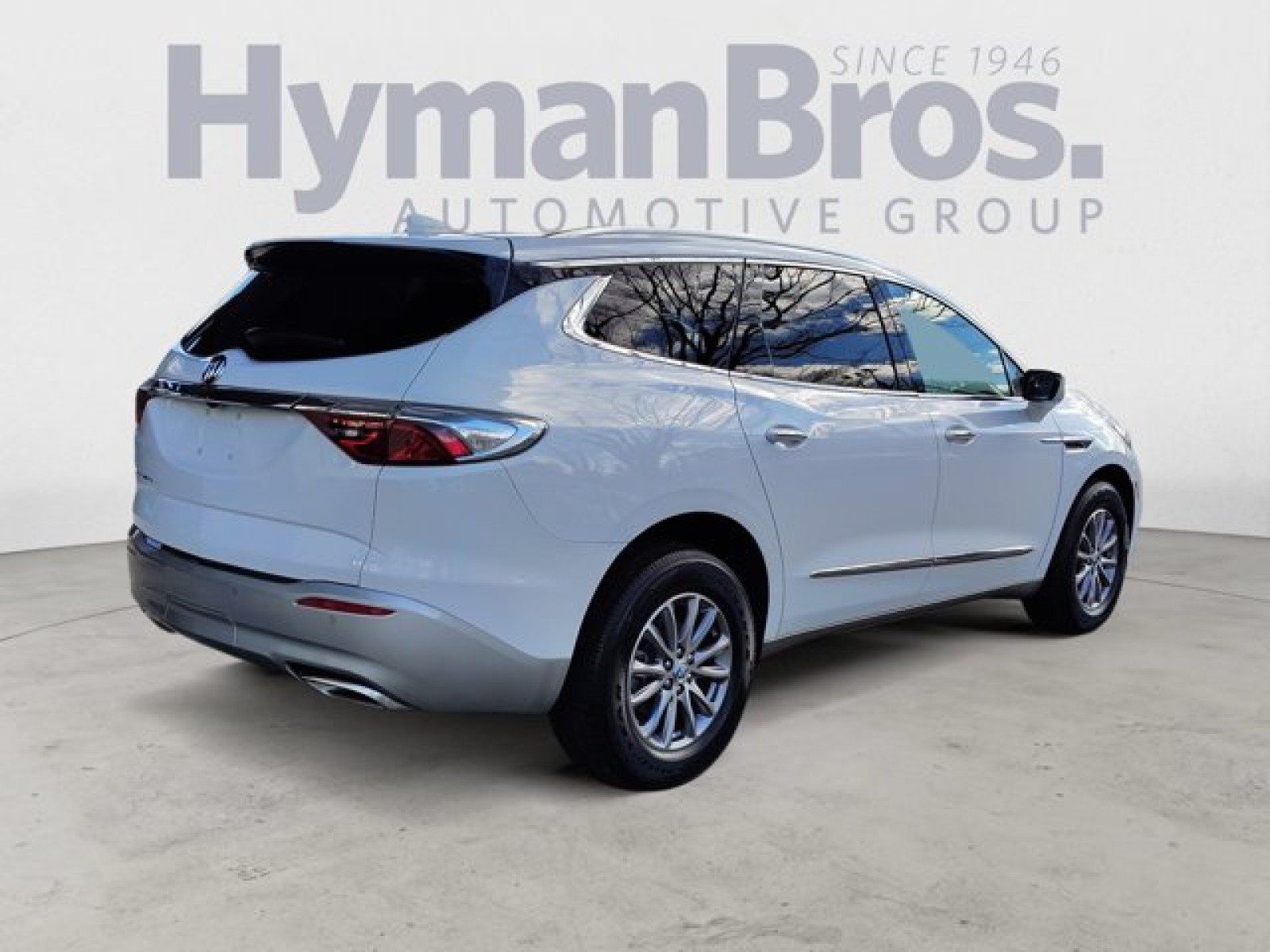 Used 2023 Buick Enclave Essence FWD image 3