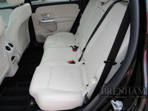 Used 2022 Mercedes-Benz GLB 250 w/ Premium Package image 17