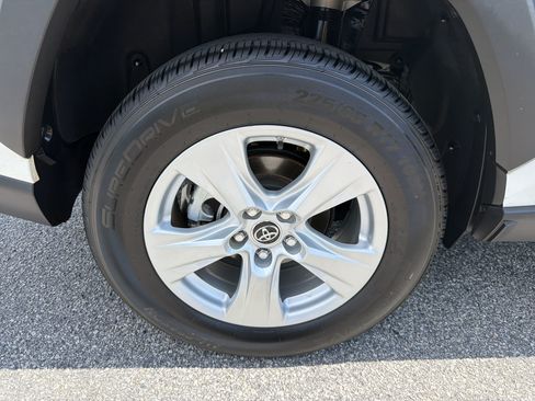Used 2019 Toyota RAV4 XLE w/ Convenience Package FWD image 27