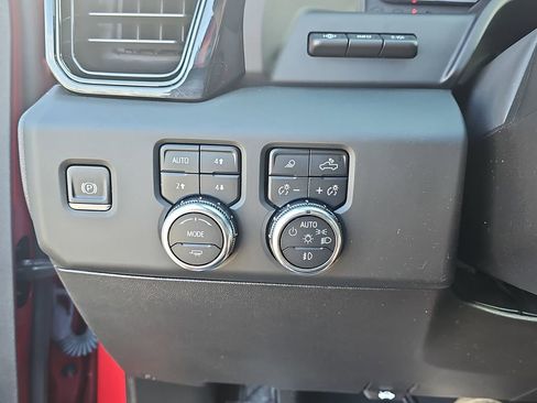Certified 2024 GMC Sierra 1500 AT4 w/ Technology Package AWD/4WD image 31