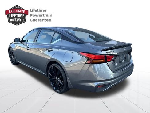 Used 2022 Nissan Altima 2.5 SR w/ Midnight Edition Package FWD image 3