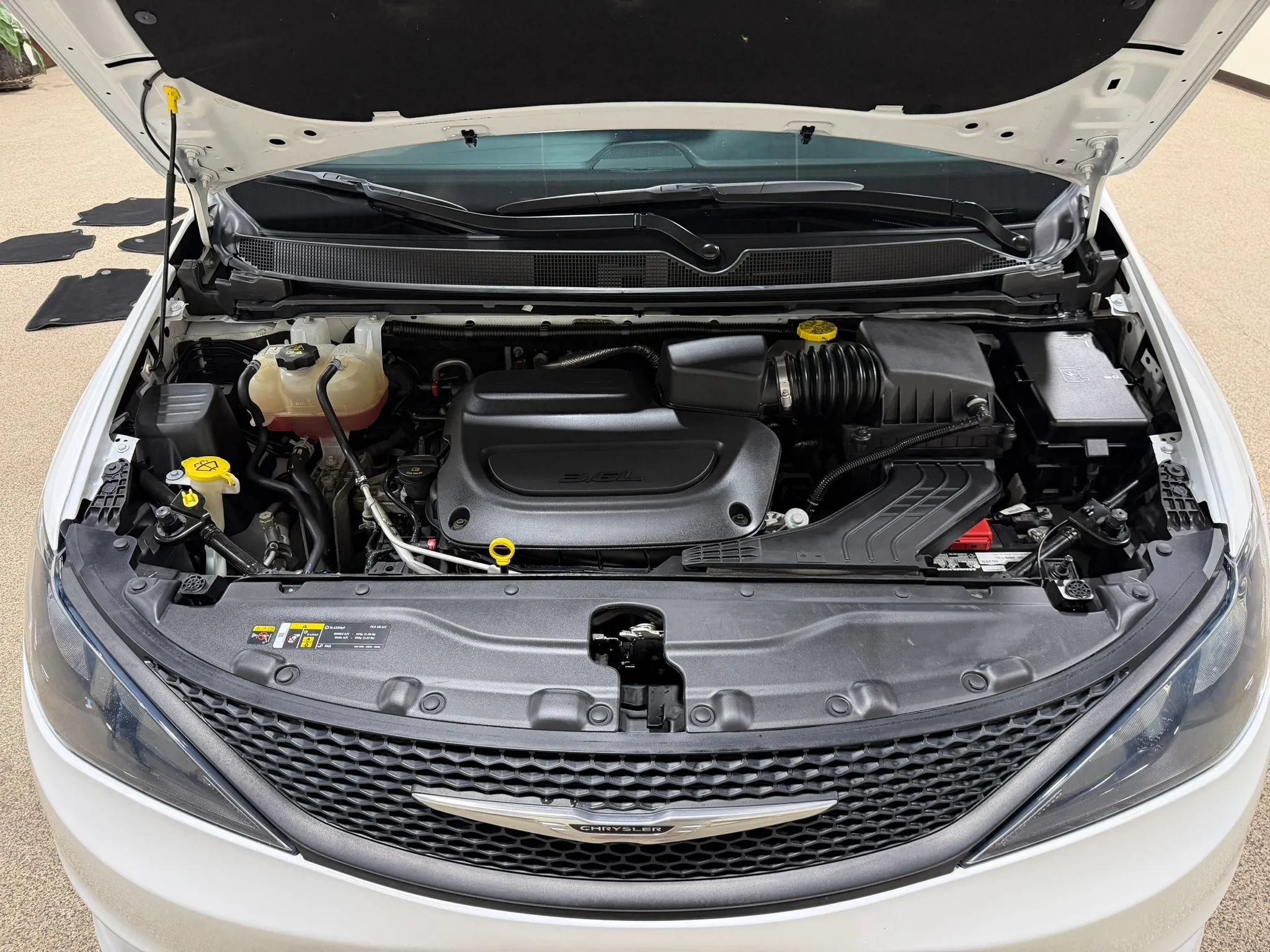 Used 2023 Chrysler Voyager LX FWD image 50