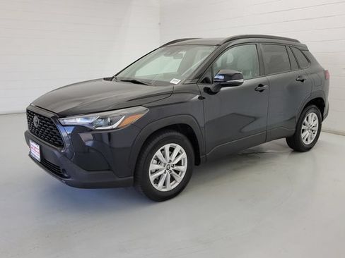 Used 2022 Toyota Corolla Cross LE FWD image 1