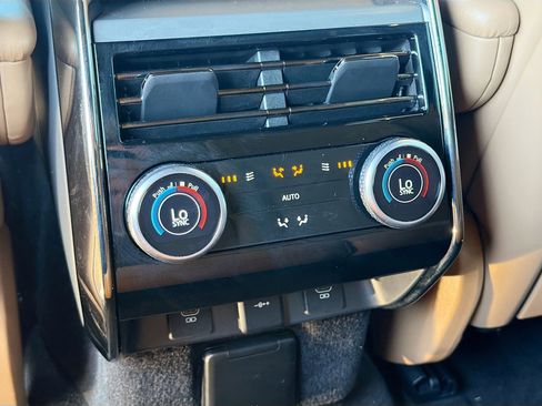 Used 2024 Land Rover Range Rover Sport SE image 22