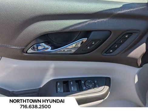 Used 2021 GMC Acadia SLT w/ Technology Package AWD/4WD image 33