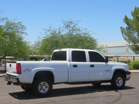 Used 2004 Chevrolet Silverado 2500 LS w/ Skid Plate Package AWD/4WD image 6