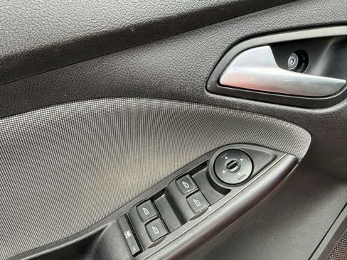 Used 2013 Ford Focus SE w/ Super Fuel Economy (SFE) Pkg image 12