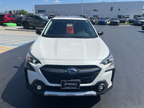 Used 2025 Subaru Outback Limited AWD/4WD image 4