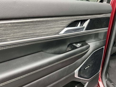 Used 2022 Jeep Wagoneer Series II image 12