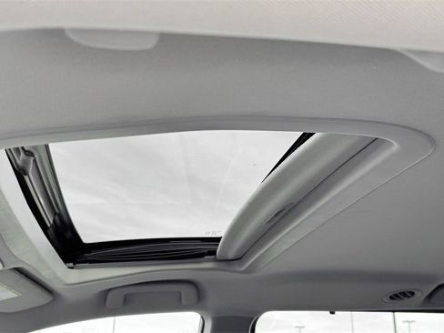 Used 2015 Toyota Sienna Limited image 16