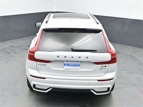 Used 2024 Volvo XC60 B5 Plus image 37