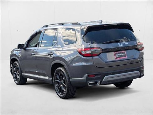 New 2025 Honda Pilot Touring image 8