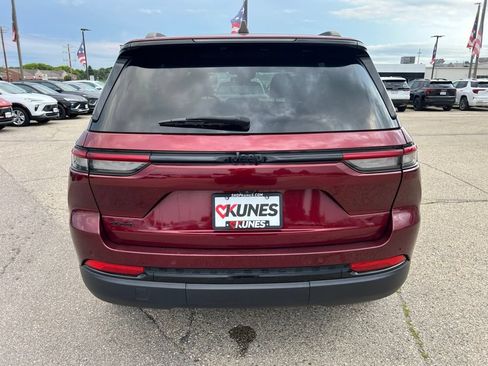 Used 2024 Jeep Grand Cherokee Altitude AWD/4WD image 6
