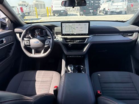 Used 2025 Ford Explorer ST-Line w/ ST-Line Street Pack AWD/4WD image 9