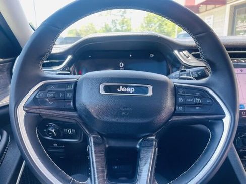 Used 2023 Jeep Grand Cherokee Limited w/ Luxury Tech Group II AWD/4WD image 20