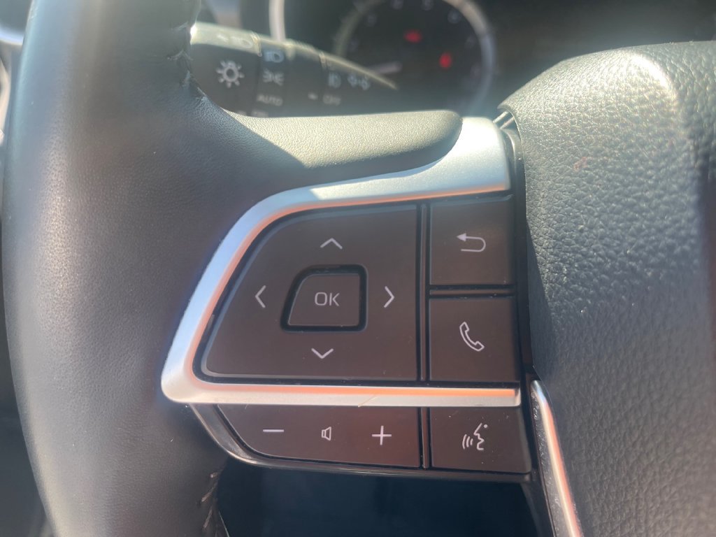 Used 2024 Toyota Highlander XLE AWD/4WD image 8