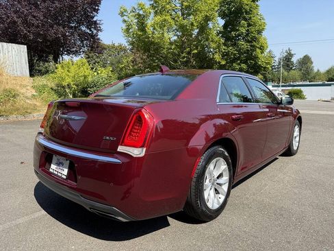 Used 2016 Chrysler 300 Limited RWD image 5