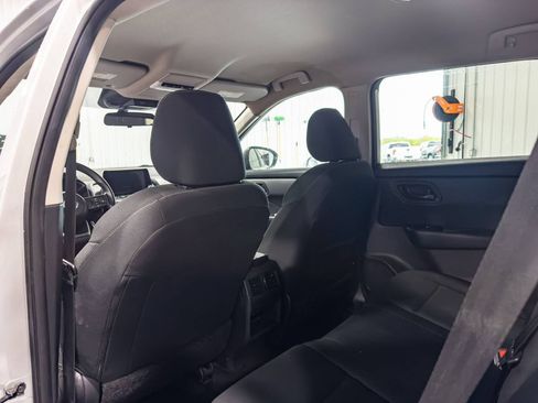 Used 2024 Nissan Rogue S AWD/4WD image 9