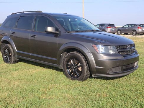 Used 2020 Dodge Journey SE w/ Blacktop Package FWD image 4