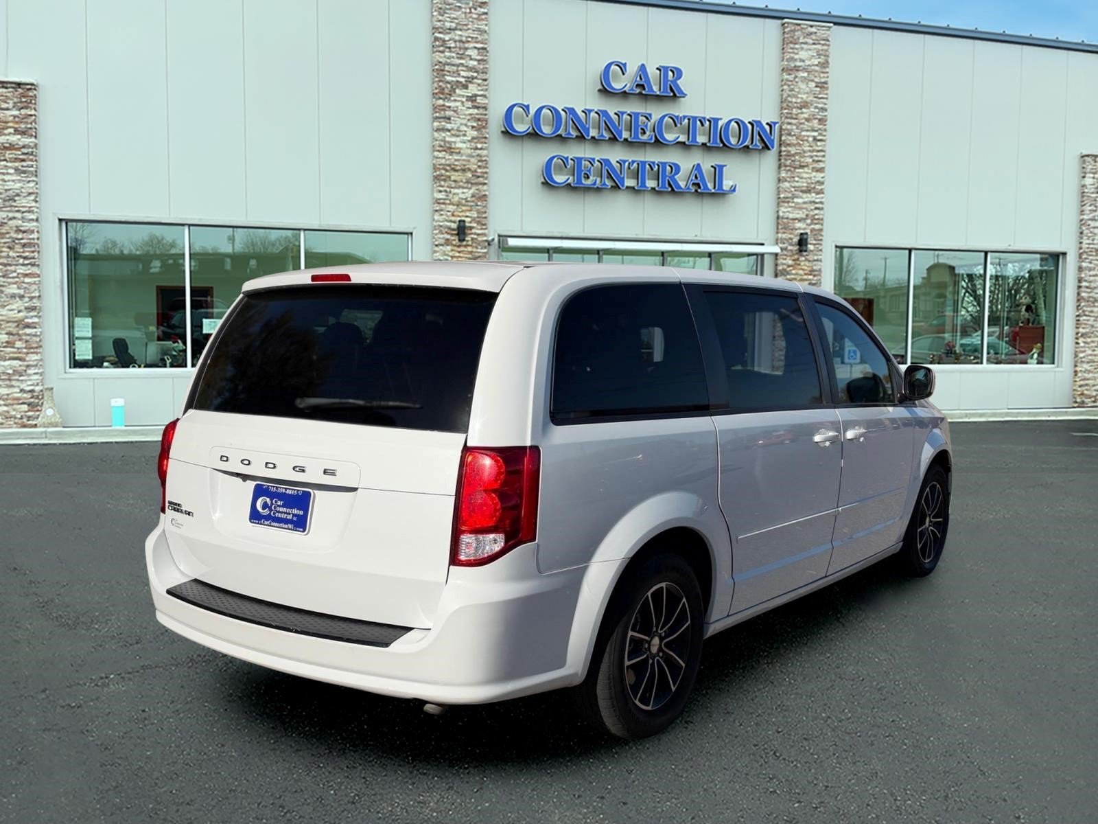 Used 2017 Dodge Grand Caravan SXT w/ Driver Convenience Group FWD image 4