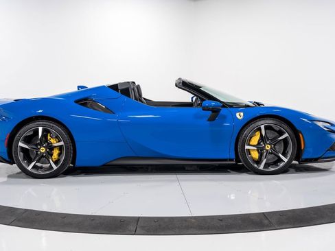 Used 2024 Ferrari SF90 Spider image 2