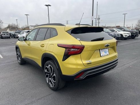 Used 2024 Chevrolet Trax RS w/ Sunroof Package image 5