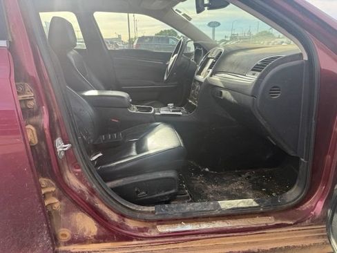 Used 2019 Chrysler 300 Limited AWD/4WD image 12