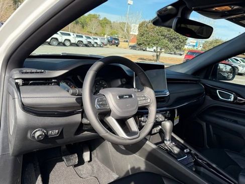 New 2026 Jeep Compass Latitude image 16