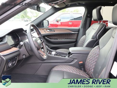 Used 2023 Jeep Grand Cherokee Summit w/ Luxury Tech Group V AWD/4WD image 24
