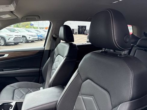 Used 2025 Volkswagen Atlas SE AWD/4WD image 9