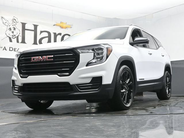 Used 2023 GMC Terrain SLE w/ Driver Convenience Package FWD image 4