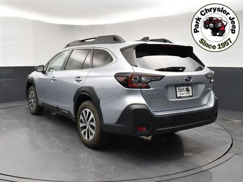 Used 2023 Subaru Outback Premium AWD/4WD image 4