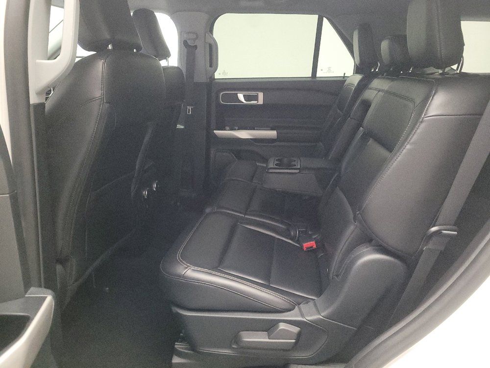Used 2021 Ford Explorer XLT w/ Equipment Group 202A RWD image 18