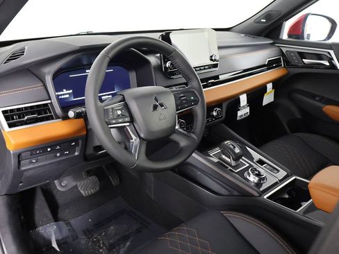 Used 2025 Mitsubishi Outlander SEL AWD/4WD image 30