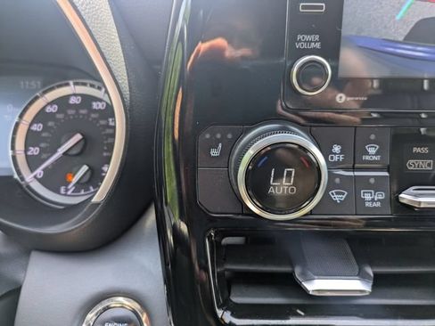 Used 2022 Toyota Highlander XSE AWD/4WD image 28