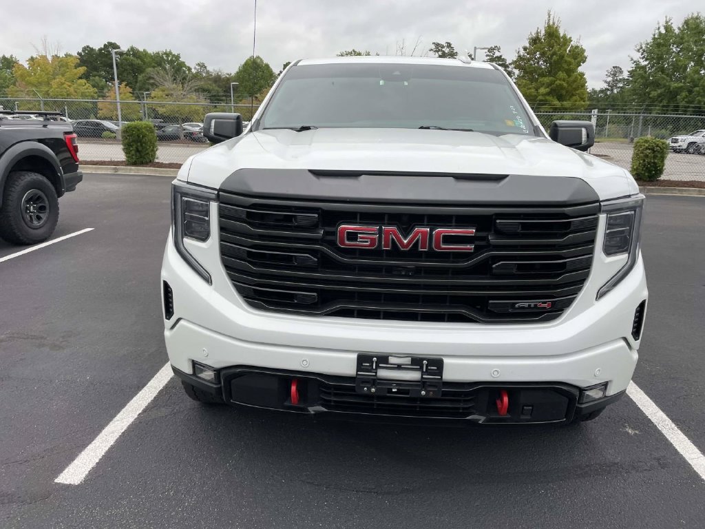 Used 2022 GMC Sierra 1500 AT4 w/ Technology Package AWD/4WD image 2