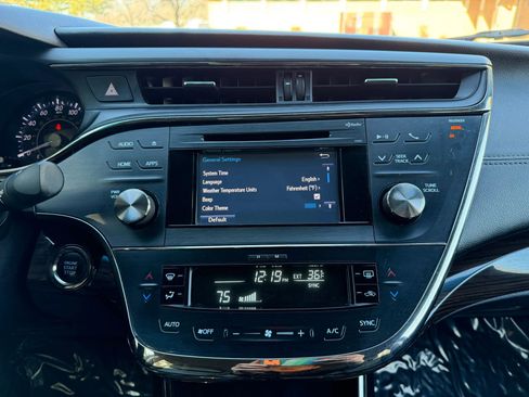 Used 2015 Toyota Avalon XLE image 24