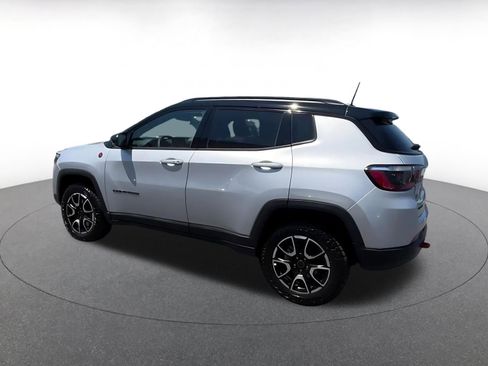 Used 2025 Jeep Compass Trailhawk AWD/4WD image 8