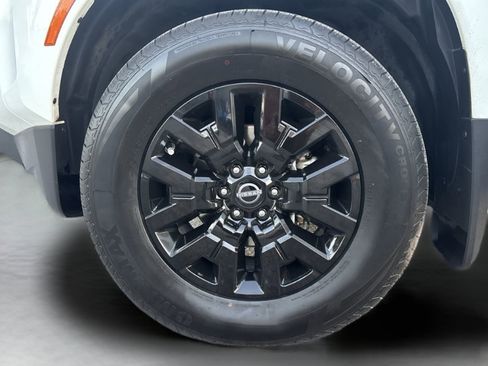 Used 2023 Nissan Frontier SV w/ Technology Package image 32