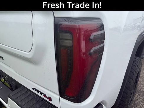 Used 2024 GMC Sierra 2500 AT4 w/ AT4 Premium Plus Package AWD/4WD image 10