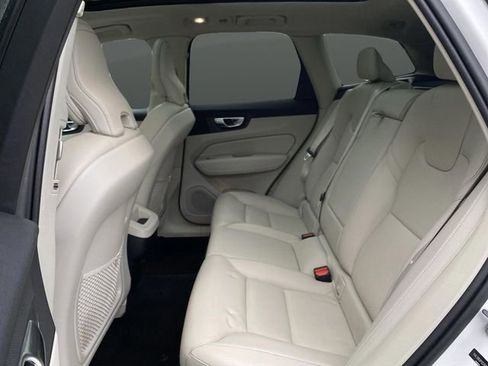 Used 2023 Volvo XC60 B5 Plus image 26
