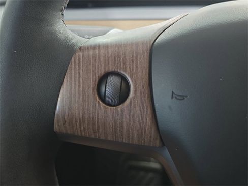 Used 2023 Tesla Model Y Long Range image 17